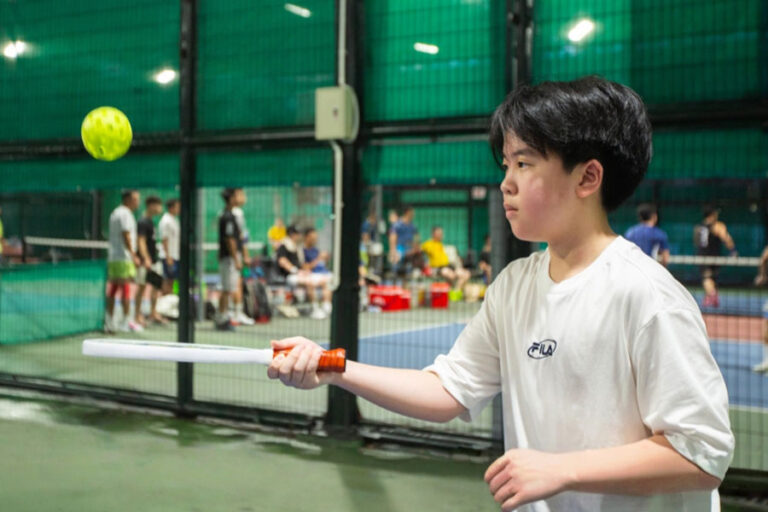 How long does a pickleball paddle last