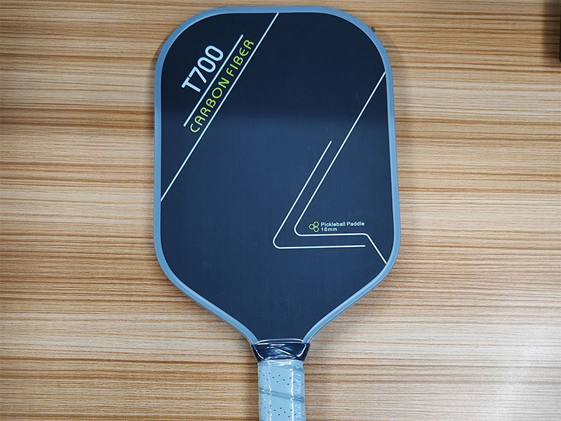 T700-Carbon-Fiber-pickleball-paddle-4